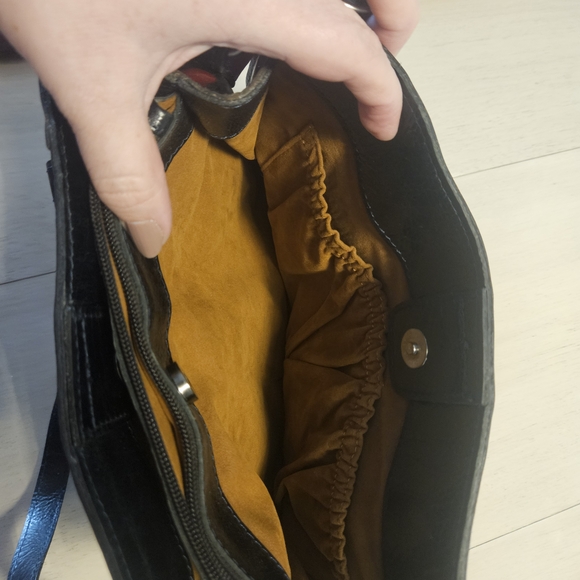 Patricia Nash Black and Red Floral Shoulder Bag - Picture 5 of 9